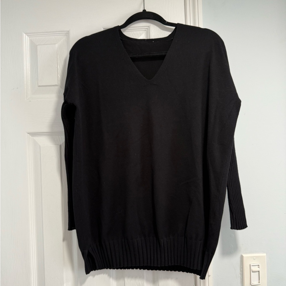 Black V-Neck Sweater with Relaxed Fit and Ribbed Sleeves - Picture 2 of 9